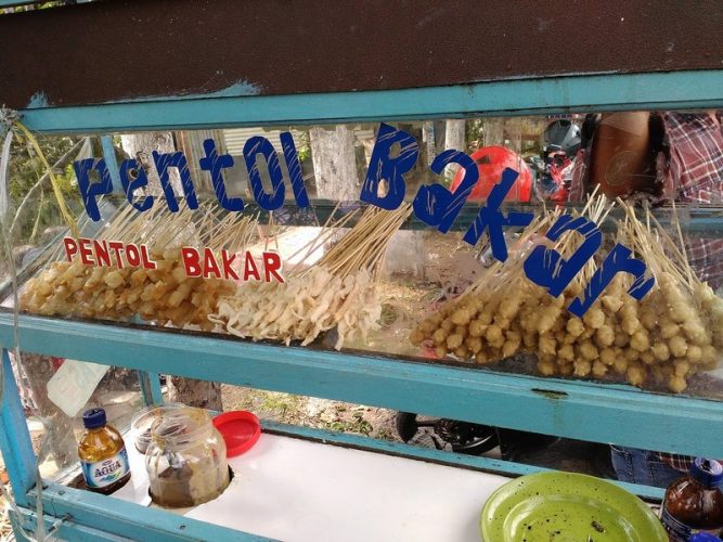 makanan khas mojokerto pentol bakar