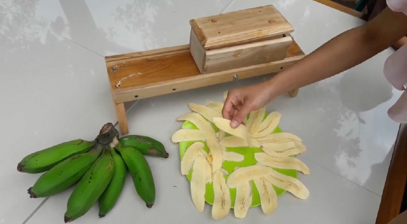 Alat Pemotong Buah Pisang
