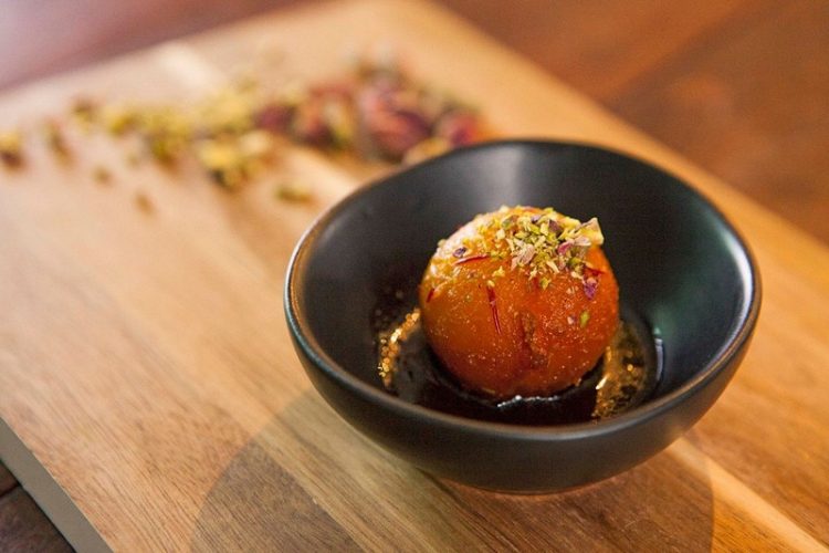 Kuliner Khas India Gulan Jamun