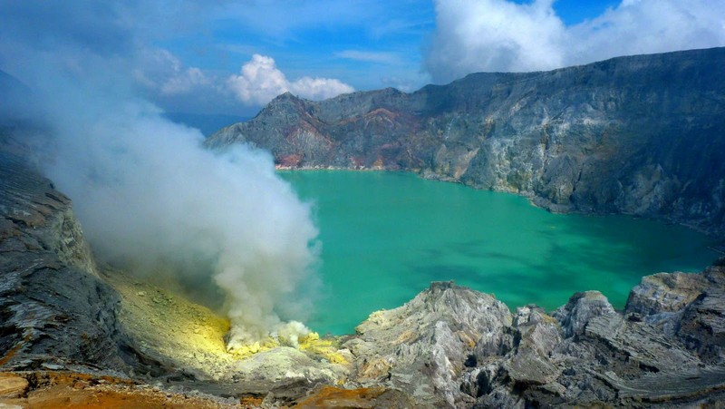 wisata alam kawah ijeh